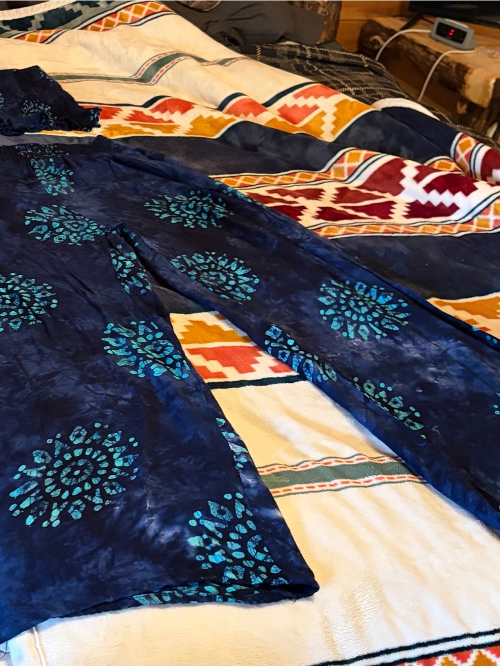 Source Unknown Navy Blue Wide-Leg Pants with Teal Medallion Print